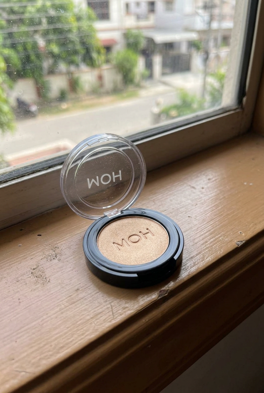 Fairydust compact on a windowsill